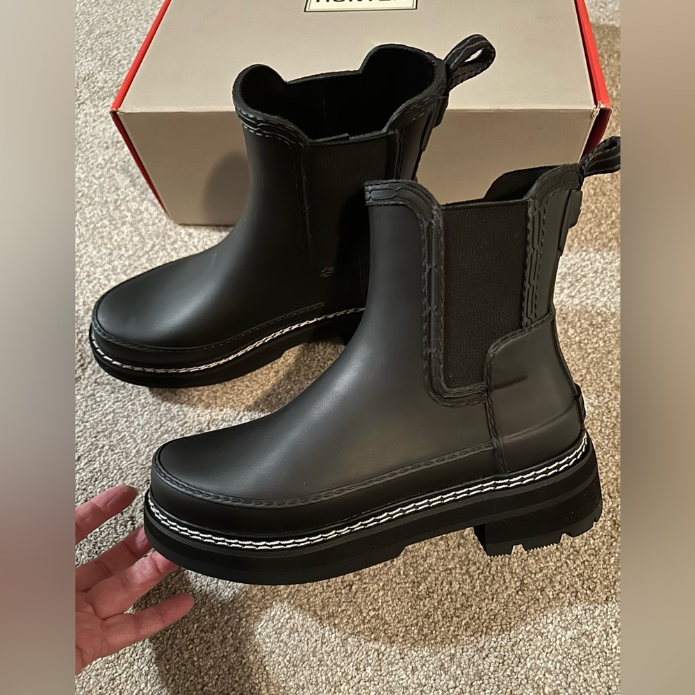 NIB Hunter Chelsea boots, rubber, waterproof, size 5